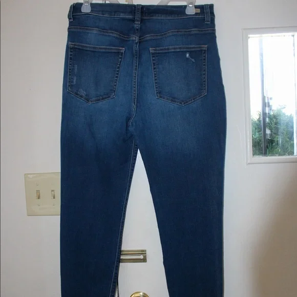 Sneak Peak High Rise Skinny Jeans. Size 31. Very small distressing. Frayed ends. - Picture 2 of 7